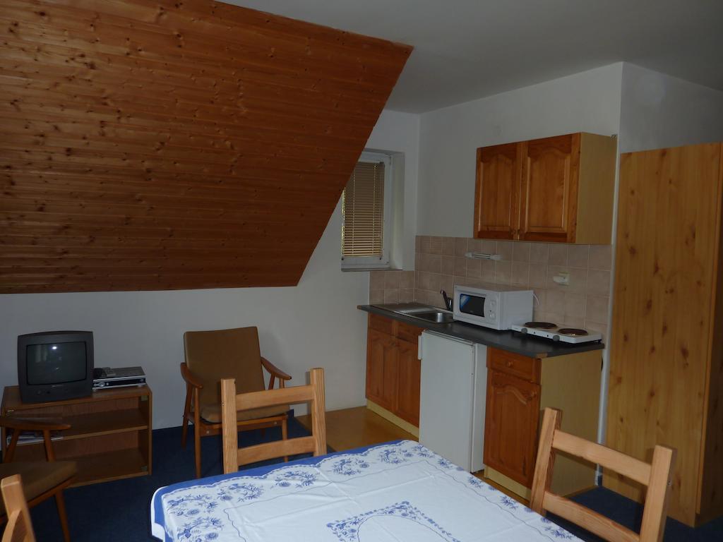 Niky Hotel Josefuv Dul Room photo